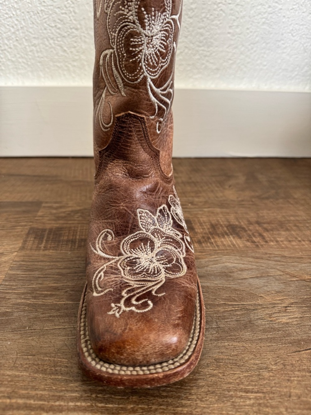 Shyanne Brown Western Embroidered Heeled Boots - Picture 7 of 12